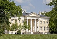 „Landhaus zu Wrlitz“, das sptere Schloss zu Wrlitz, der erste klassizistische Bau auf Festlandeuropa (Bauzeit 1769-1773)
( KsDW, Foto: Heinz Frdorf) 
